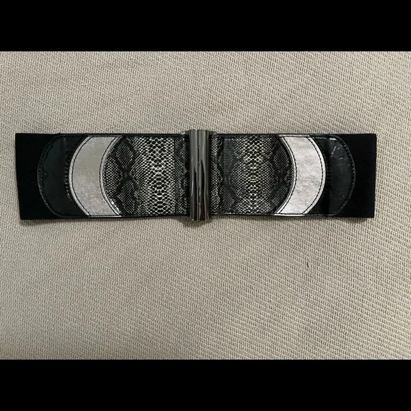 bebe | Accessories | Bebe Thick Waist Belt Ml Snake Skin  display picture 3
